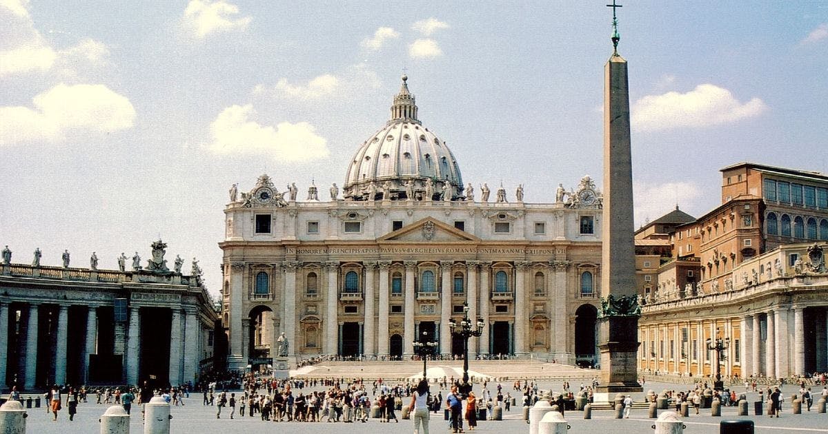 Visitors Flock to St. Peter's Basilica