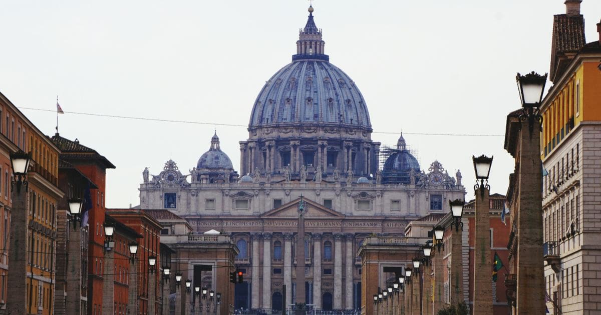 How Do People Visit St. Peter's Basilica