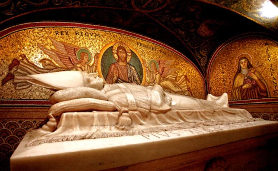 Saint Peter statue in church at Vatican Grottoes.
